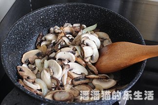 迷迭香黑椒炒杂菌