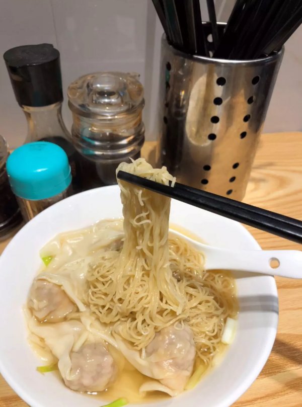 想和你细味这碗传统小食 粤味or港味云吞面哪一款最合你心水?