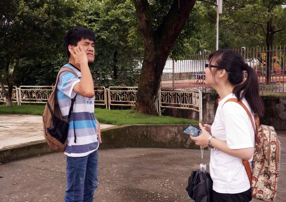 脑瘫男孩一个人的考场,考试院为他每科适当延