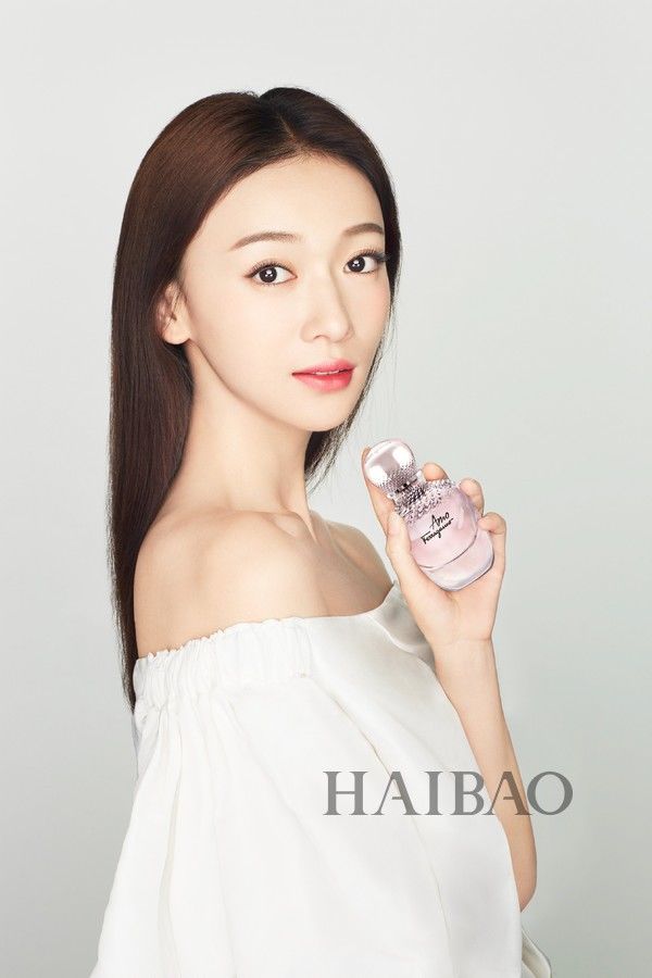 我爱菲拉格慕 女士香水品牌大使吴谨言演绎全