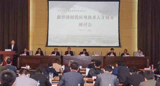 新工科人才培养有了新模式,双线复合互融互