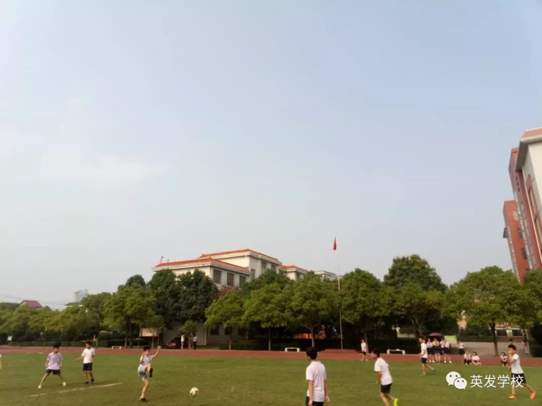 结拼搏 争创一流--第三届校长杯班级足球赛报