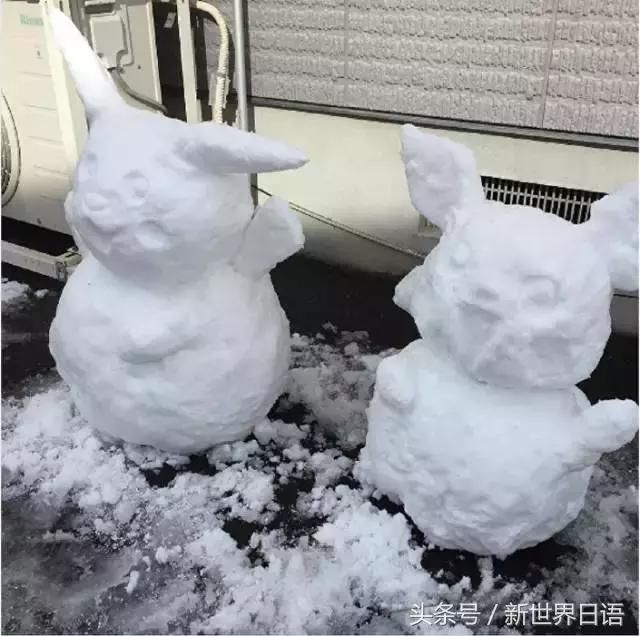 龙猫出没！日本雪后大街小巷都是“二次元”