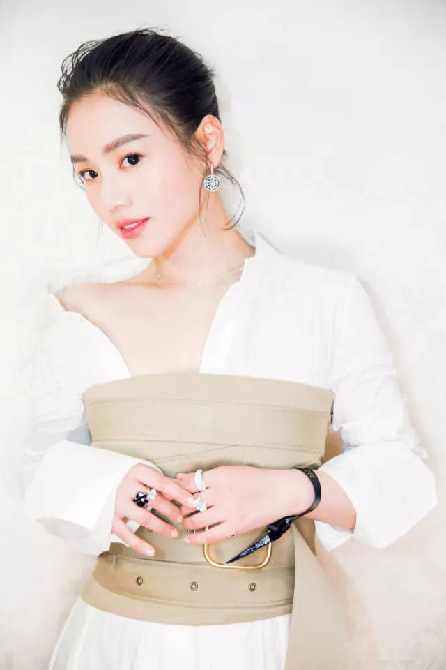 马思纯胖若2人,肩宽背厚到底该怎么穿衣才好看