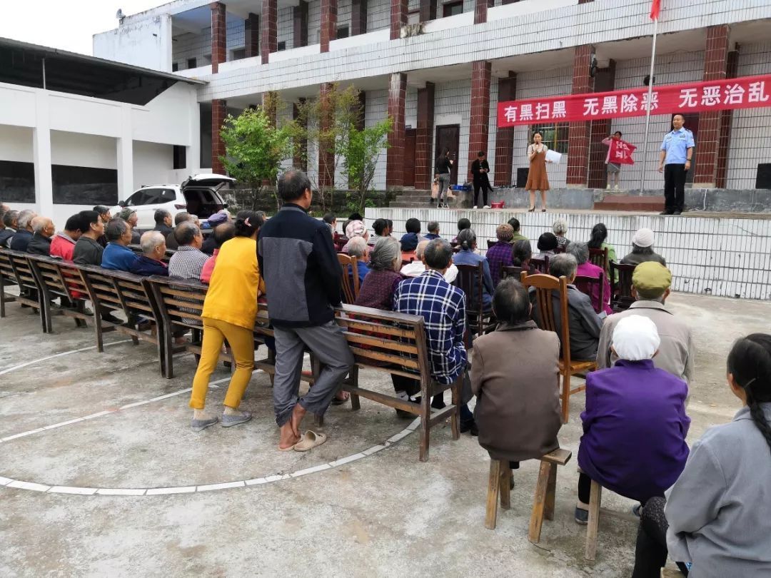 秋风行动| 邻水公安多举措开展扫黑除恶宣传工作