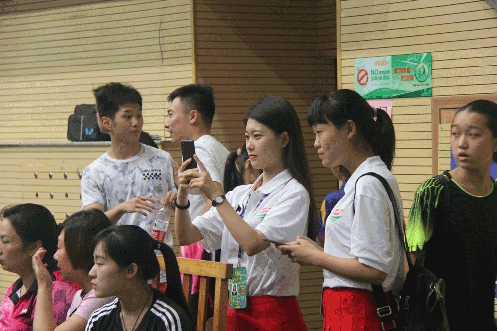 山西省第十五届运动会乒乓球比赛中的志愿者风