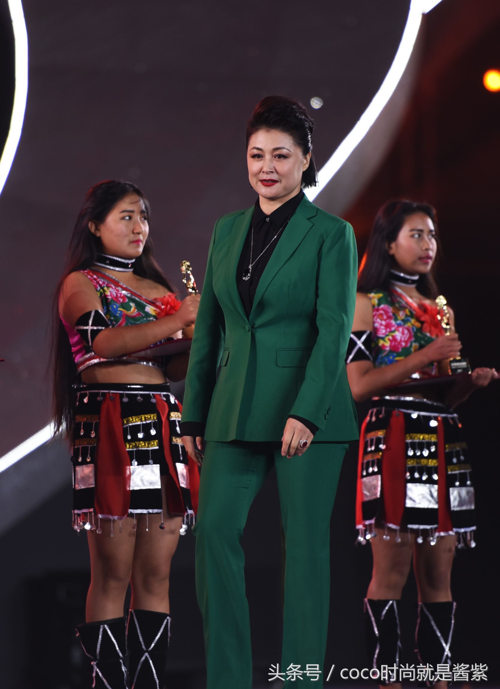 谢大脚于月仙发福严重,衣服都要撑破了,46岁