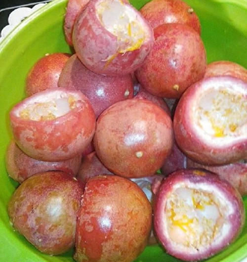 买了5斤百香果泡水喝,没想到老婆用果皮做了一