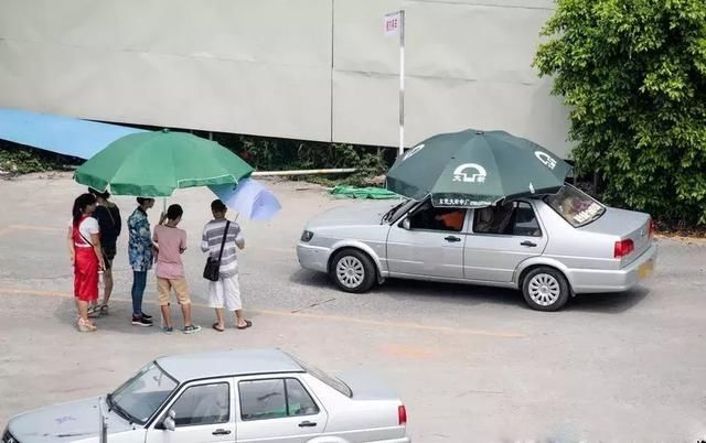 七旬老太苦练3月高分拿到驾照,你还在愁学不会