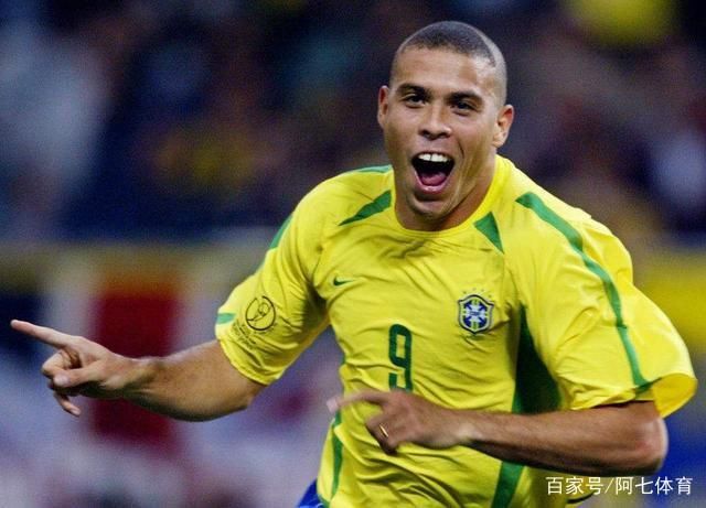 9号的大罗,10号的里瓦,11号的小罗,02年世界杯