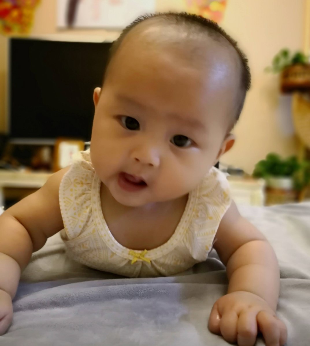 广州恒大球员廖力生的妻子,晒出全家人的照片