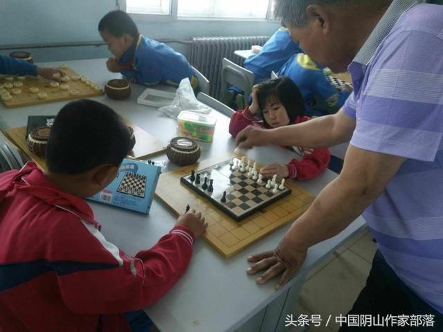 用爱相伴 助力成长土默特左旗蒙古族学校家长会记录