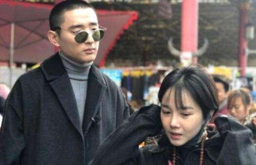 于小彤妈妈说儿子35岁才能结婚,其中的潜台词