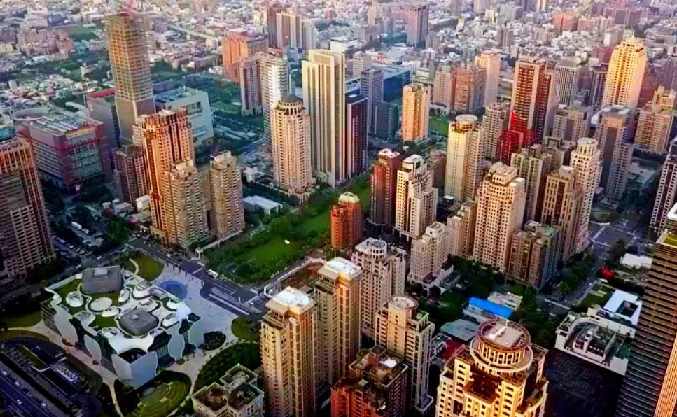 台中,台湾第三大城市,高楼林立,经济发达,风景优