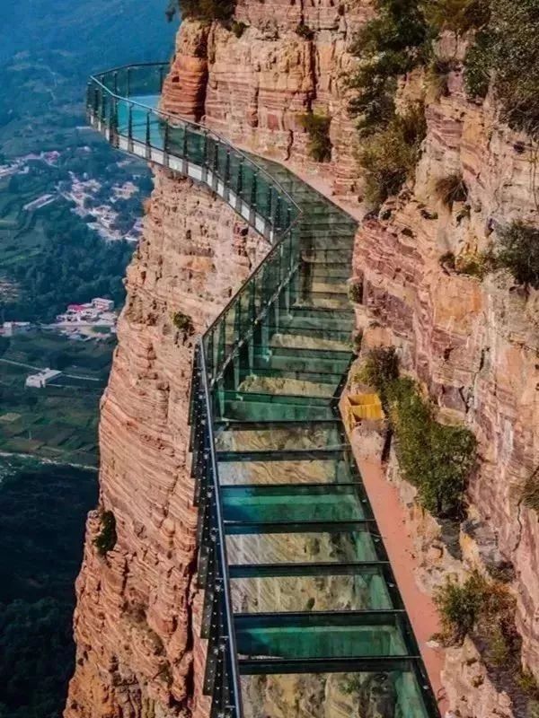 终于来了!浙江最长高空玻璃栈道开放!敢走我敬你是条汉子!