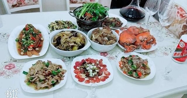 南北年夜饭，生猛海鲜、火锅水饺，奢华与简单，都是浓浓的中国情