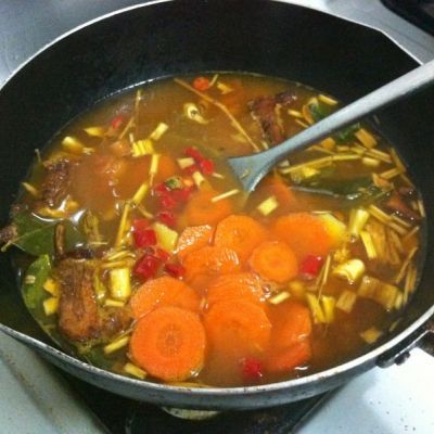 泰式冬阴功金针菇肥牛汤