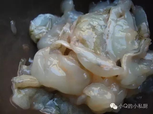 这道虾仁蛋炒饭好吃到流口水 快手又美味