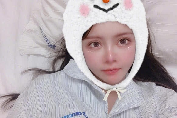 韩安冉直播晒孩子,当看到小猪妹颜值的那刻,