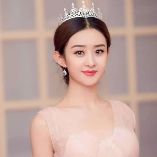 合作一任撕一任?赵丽颖取关前经纪人黄斌,被质