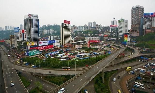 成都和重庆相比,哪个城市更适合宜居?