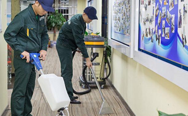 男子创业几经失败,如今成家政行业领军人物!