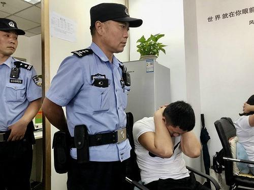 上海警方破获特大涉税案 200人团伙控制1600