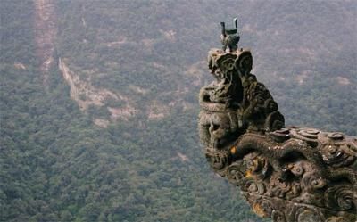 中国最危险的香炉：已有700多年历史，为上香殒命者不计其数！