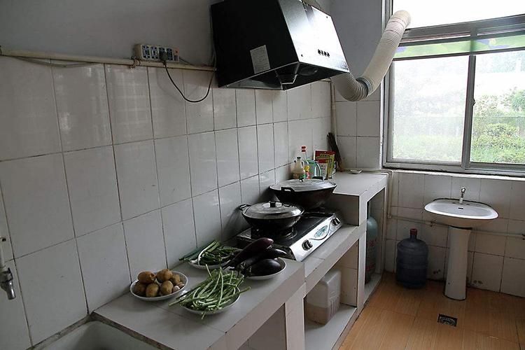 厨房油烟太呛人!机智网友装个风帽,油烟呼呼往