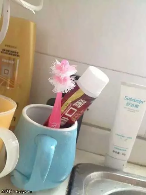 幽默笑话:爸,你怎么还在,妈说你净身出户了,准备晚上庆祝一下 幽默笑话:爸,你怎么还在,妈说你净身出户了,准备晚上庆祝一下