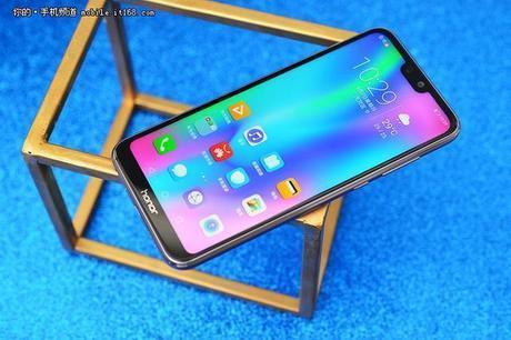 余承东放出最大诚意:4G64G刘海屏仅1399 小米