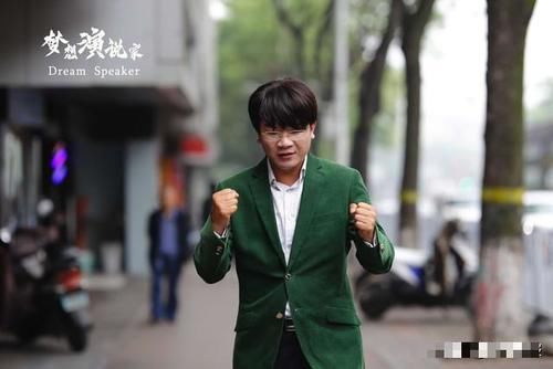 学摄影一个月工资多少