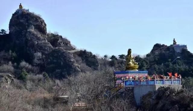 沈阳葫芦岛(407公里)秦皇岛 (292公里)北京(274公里)承德(425公里)阜新(208公里)沈阳。本线路全程1606公里,时间5天,属于中长的自驾游线路,本线路大部分地处华北地区,地形多以平元丘陵和山地为主,沿途村镇密布。 行程推荐,第一天,沈阳,葫芦岛,秦皇岛,途中可去葫芦岛一游,全天行程407公里,第二天秦皇岛至北京,全天行程292公里,第三天北京至承德,全天行程,274公里。第四天从承德出发,沿G101经朝阳至当天目的地阜新,路况一般,路过朝阳去凤凰山国家森林公园,风景不错的,晚上