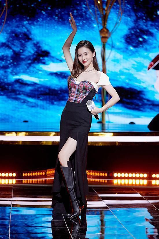 人气不再？Angelababy重走童年路，偶遇路人却无人认识