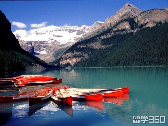 加拿大上大学费用