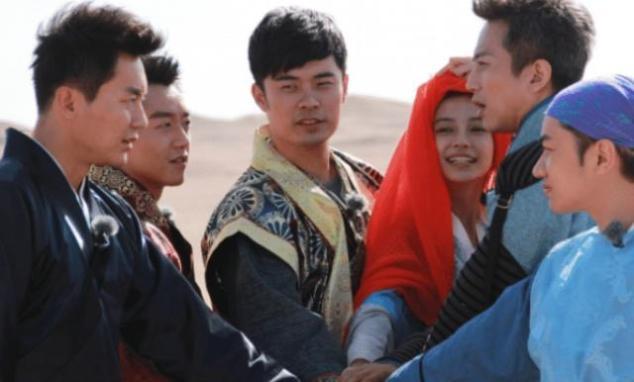 邓超退出跑男团后,节目主题曲也被换,网友:真不