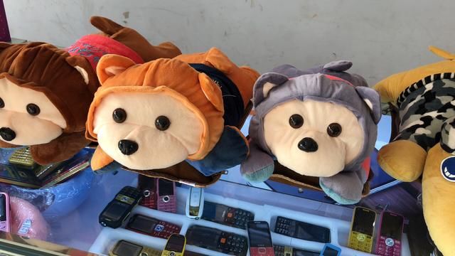 在农村开个手机店有多难:看看这家店你就明白