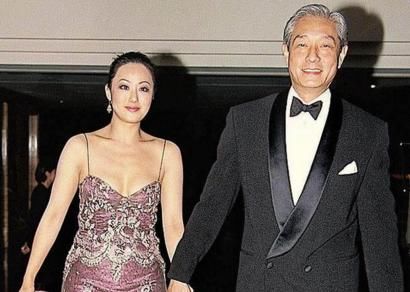 败光两任亿万老公家产,因美艳无比身边桃花却