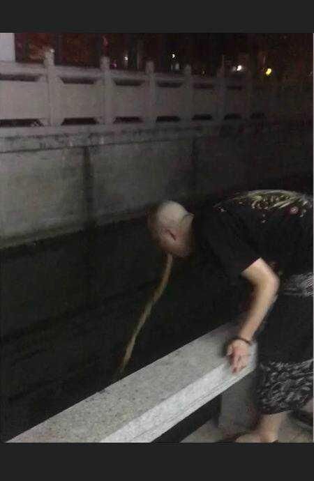 大哥一看就是社会人在下佩服!