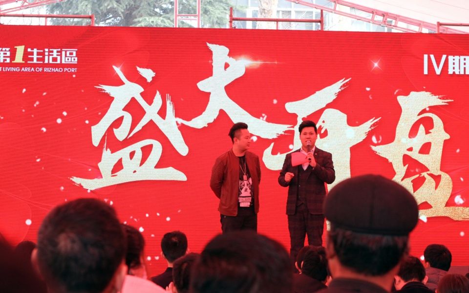 两千人冒雨抢200套学区房，选房只有3分钟，网友：白菜价手慢无