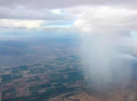 坐飞机遇上下雨才是你的福气，雨景实在太美了如梦似幻!