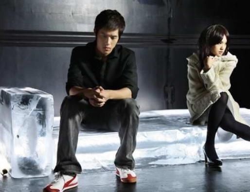 发现老公在微信里聊骚,我把他手机摔了,他精神