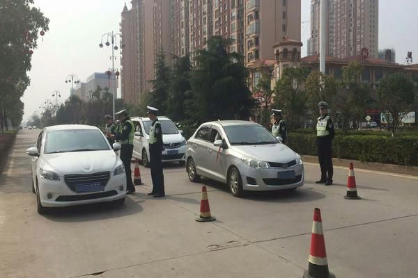 严查酒驾违法行为 确保两会道路安全