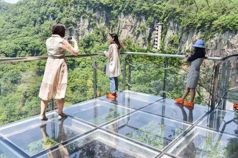 终于来了!浙江最长高空玻璃栈道开放!敢走我敬你是条汉子!