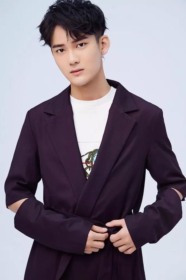 黄景瑜反应快?熊梓淇领誉一哥?张艺兴贴吧吧