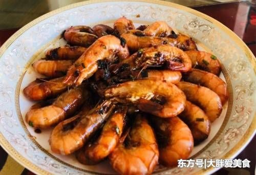 回家和亲戚家人一起吃年夜饭过年，让我感受到很大的心里落差