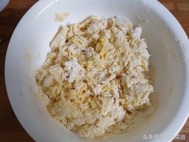 一碗玉米面，三个鸡蛋，不用烤，不用炸，蓬松柔软，比面包还好吃