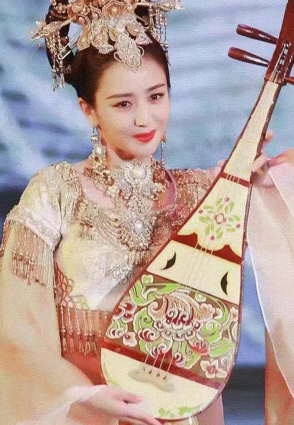 六位少数民族明星,只知道迪丽热巴是维吾尔族