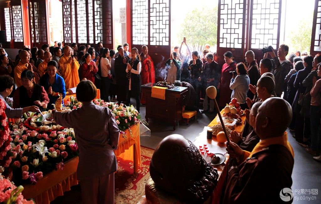 河南镇平鳌圆寺四月初八浴佛法会浴佛节活动隆重举行