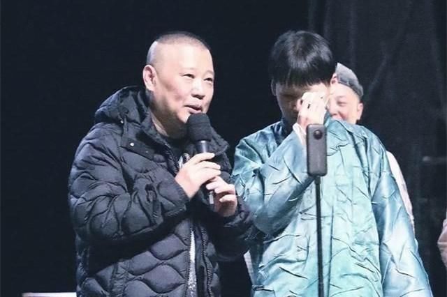 郭麒麟请佟丽娅吃饭,谁注意到桌上的菜?这才是明星的真实消费